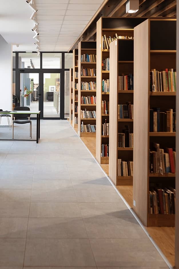 interior of library with table and bookshelves